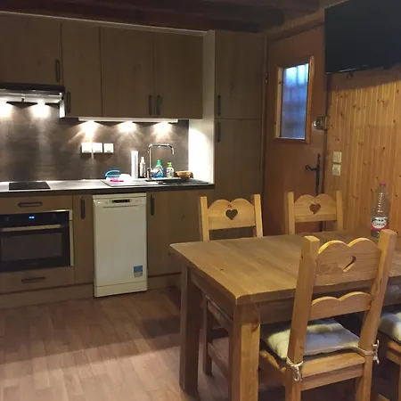 Chalet Mitoyen Pres Des Pistes *